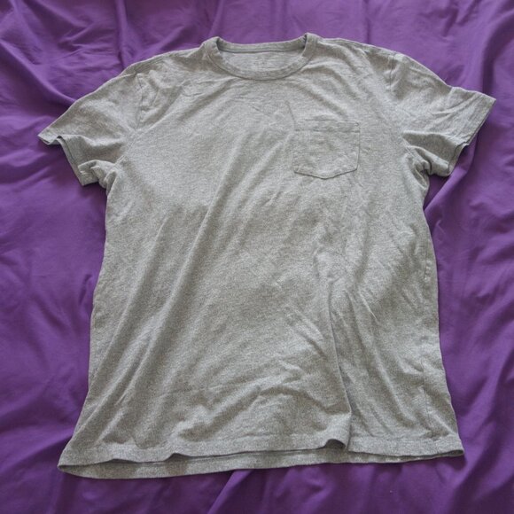 Gap Size XL Made in Vietnam Grey T-Shirt with front Pocket - Picture 1 of 13